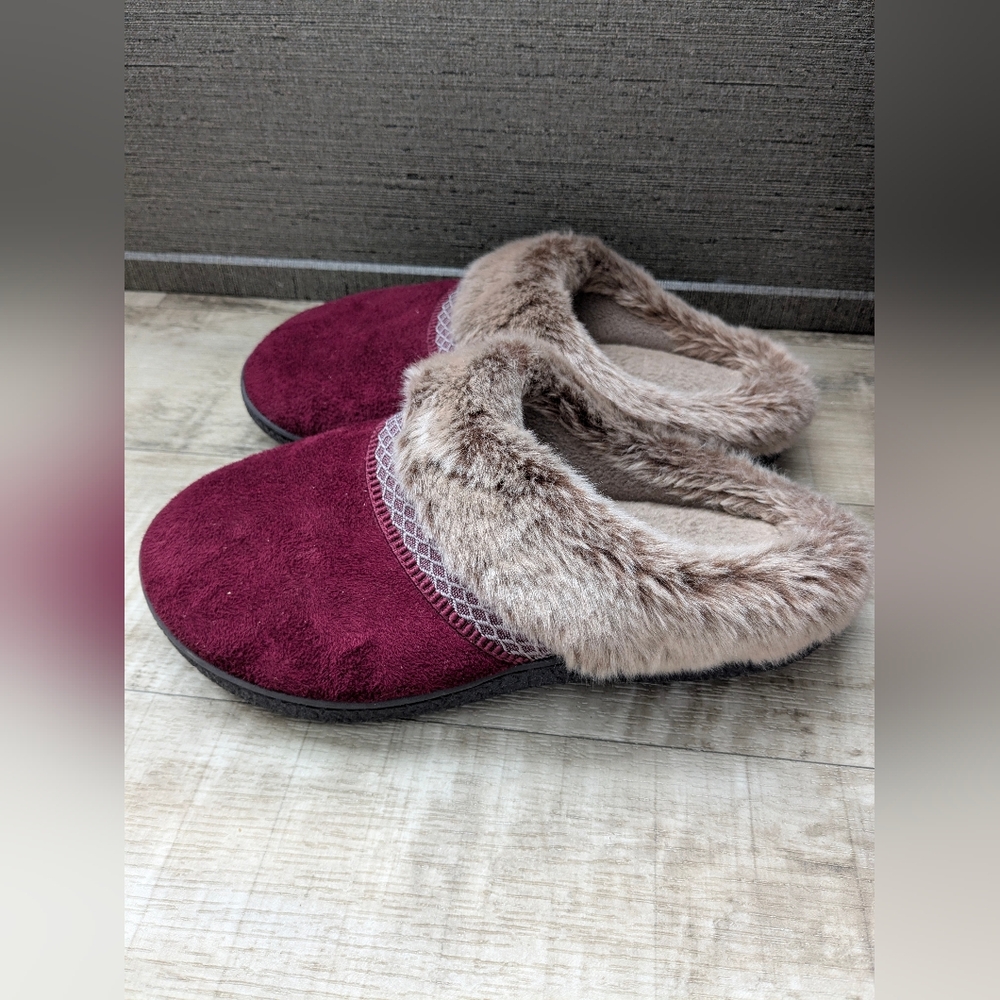 🏔️ Isotoner Slippers